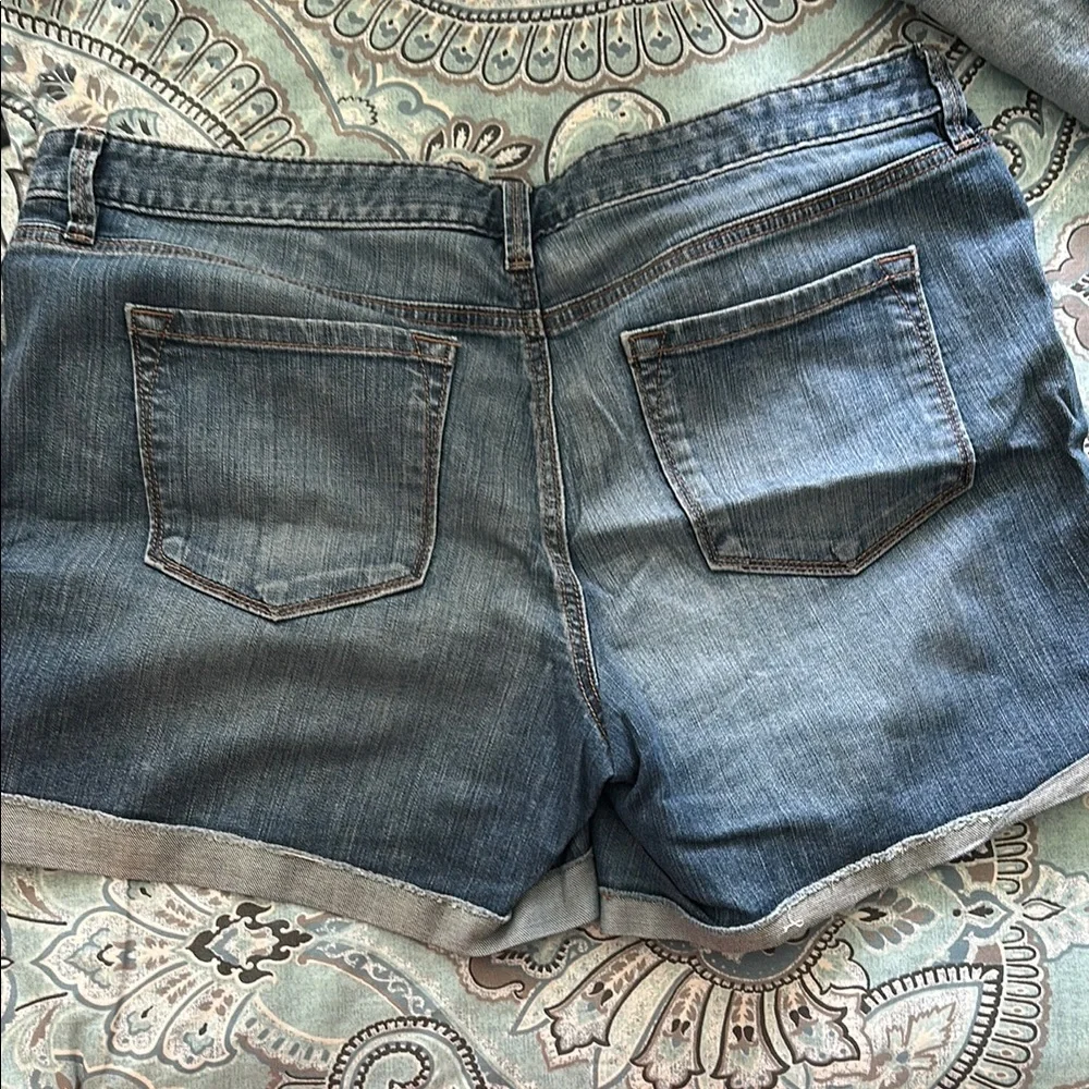 LOFT Women's Blue Denim Shorts - Picture 5 of 5